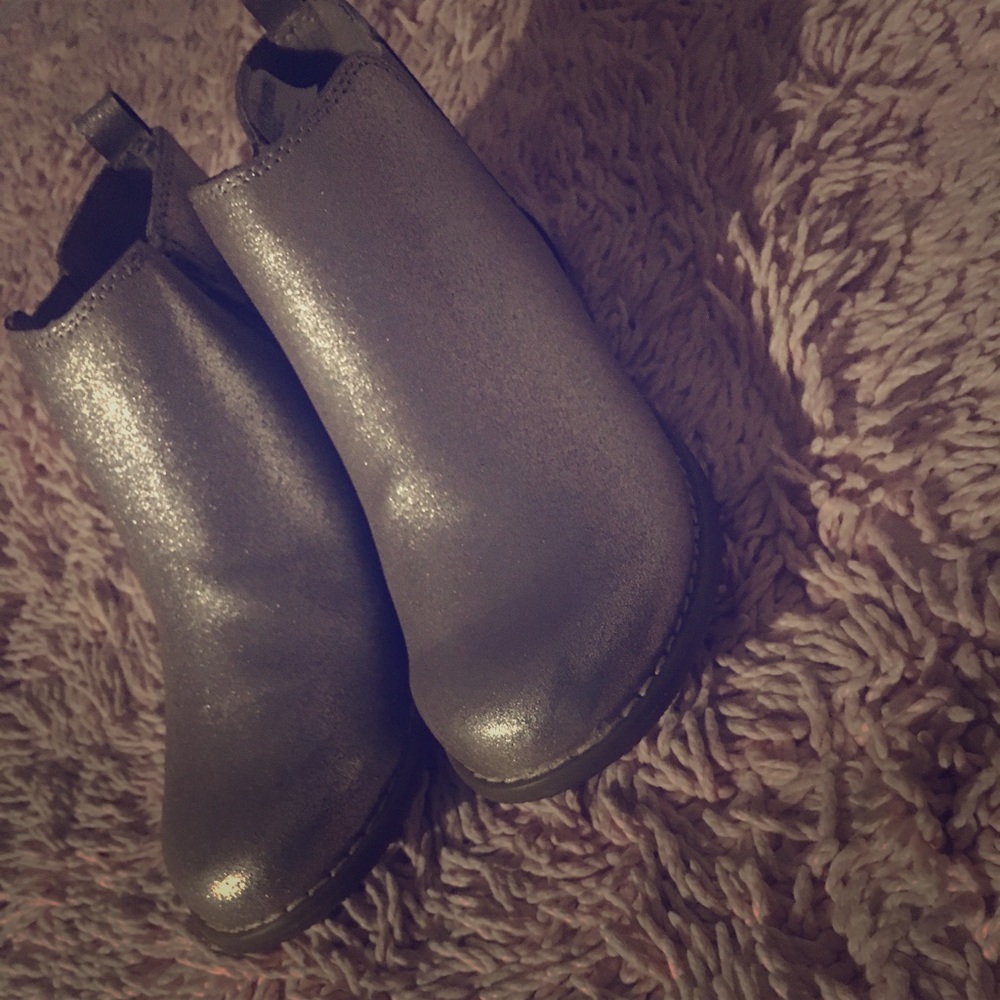Cat and jack silver bootys